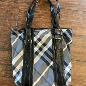 Authentic Burberry purse with dust bag